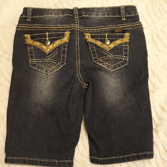 Shorts - Picture 3 of 4